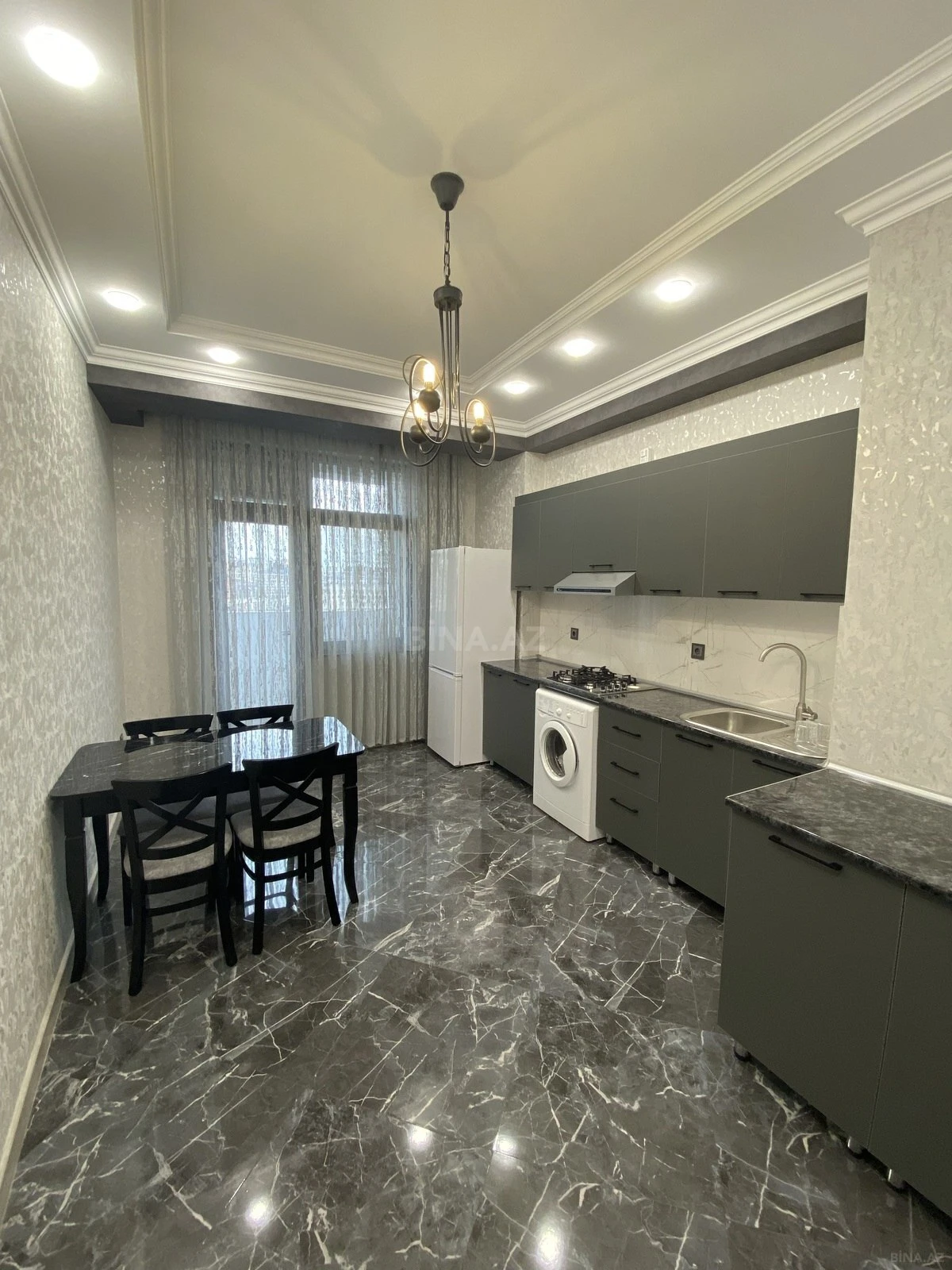 Satılır 2 otaqlı mənzil 83 m²