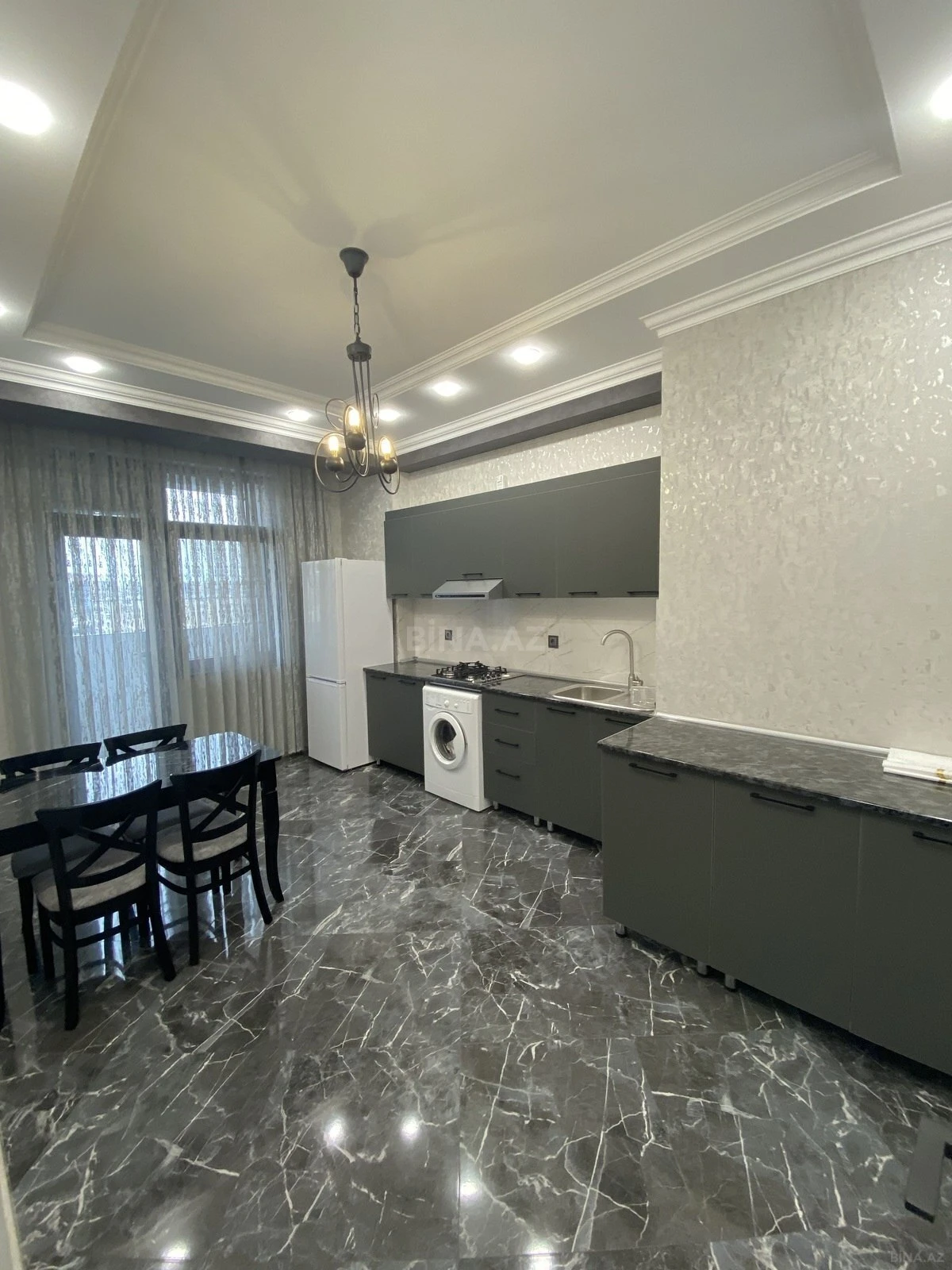 Satılır 2 otaqlı mənzil 83 m²