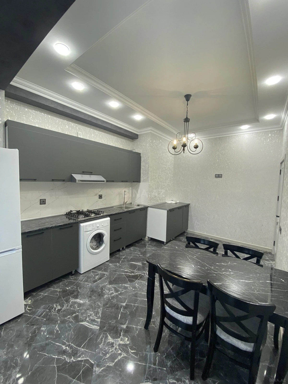 Satılır 2 otaqlı mənzil 83 m²