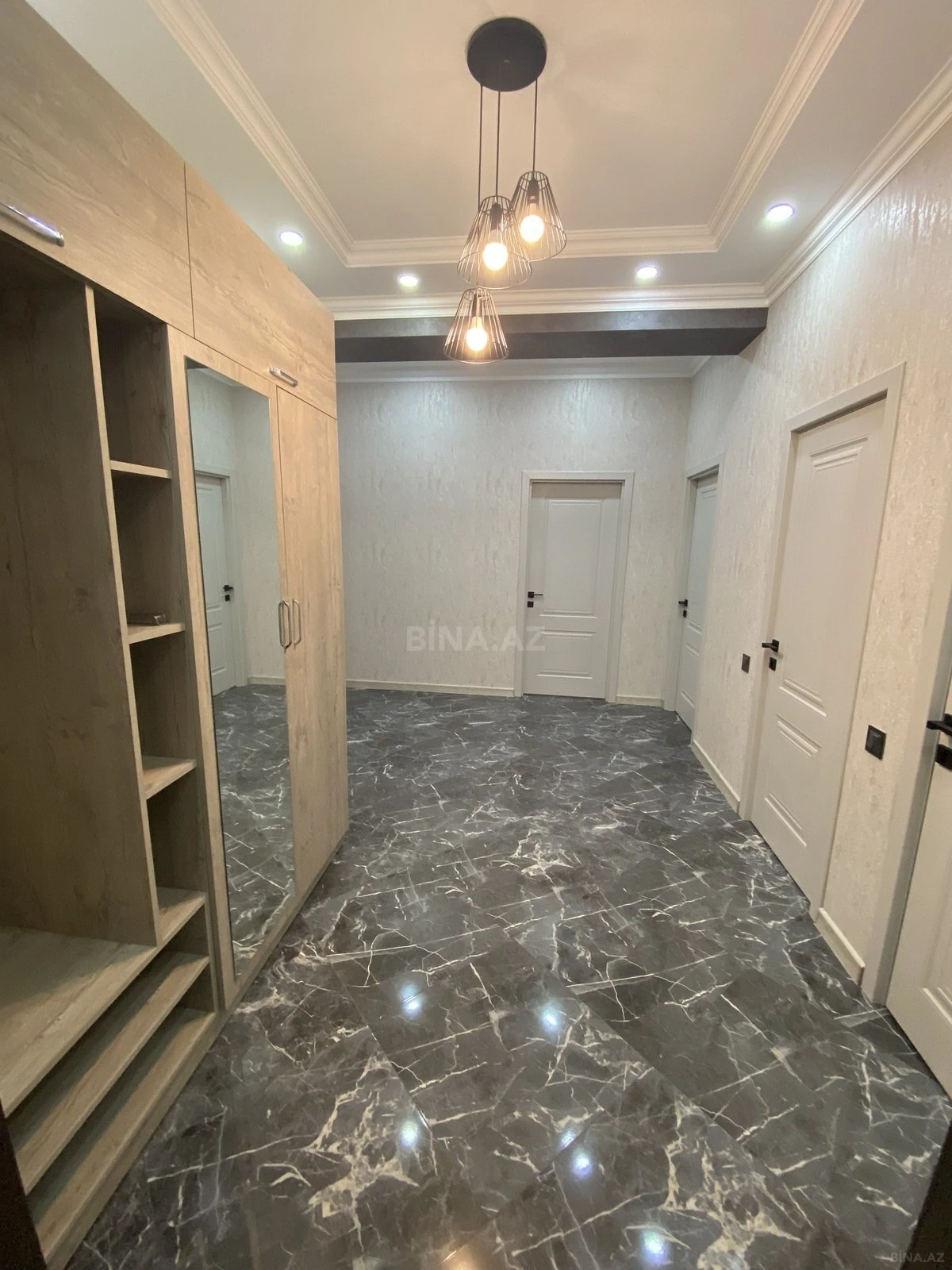 Satılır 2 otaqlı mənzil 83 m²