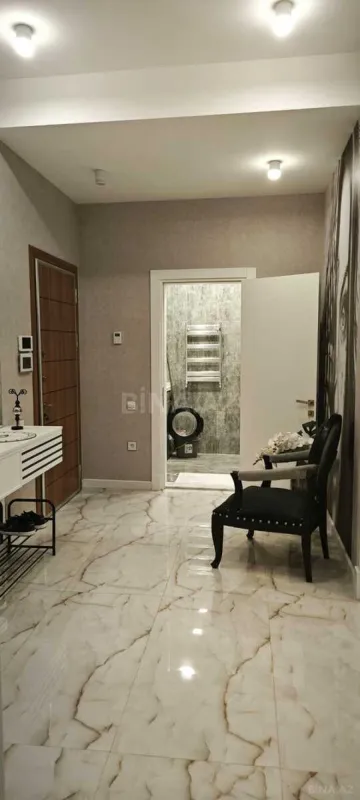 Satılır 2 otaqlı mənzil 107 m²