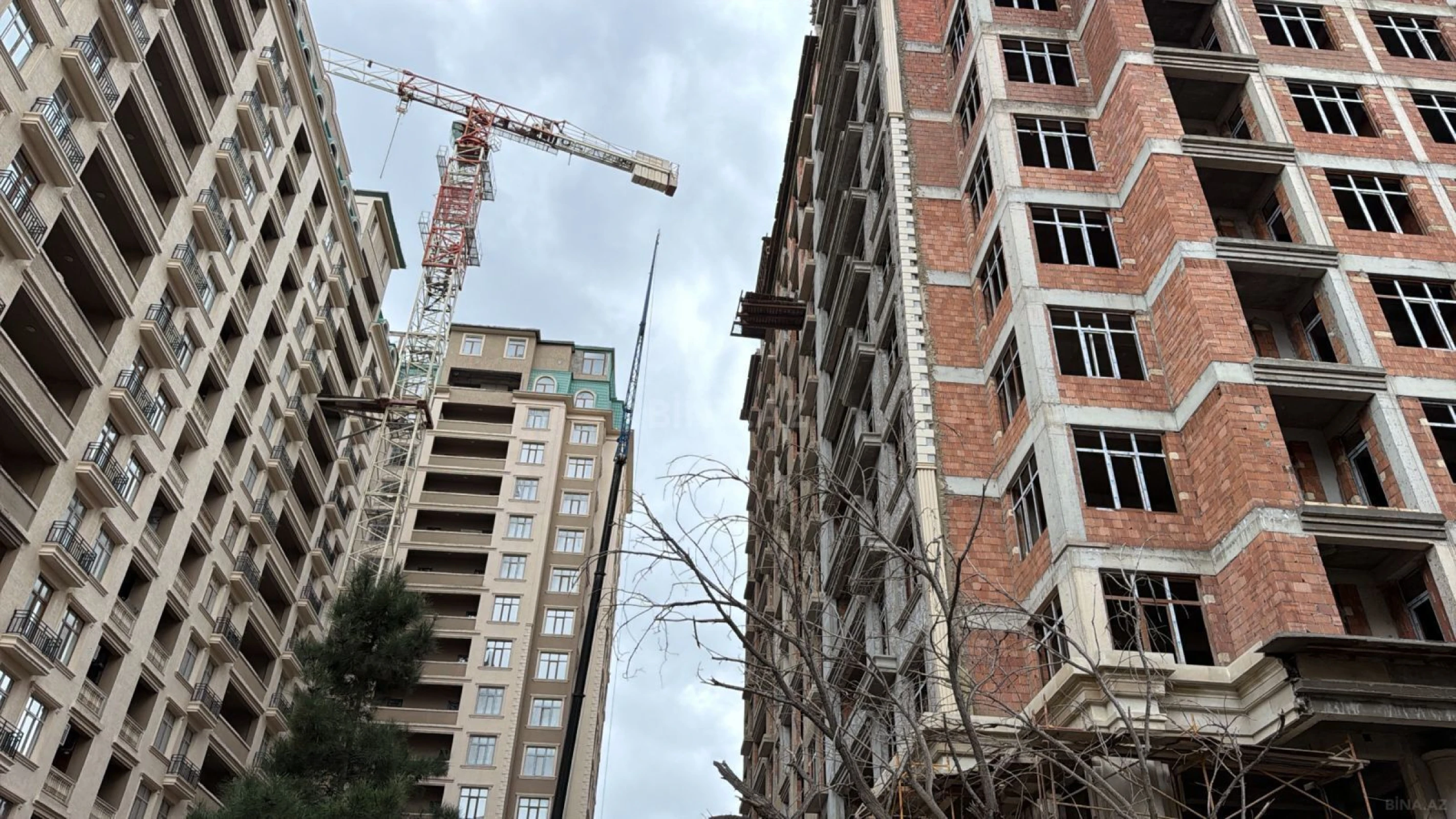 Satılır 4 otaqlı mənzil 166 m²