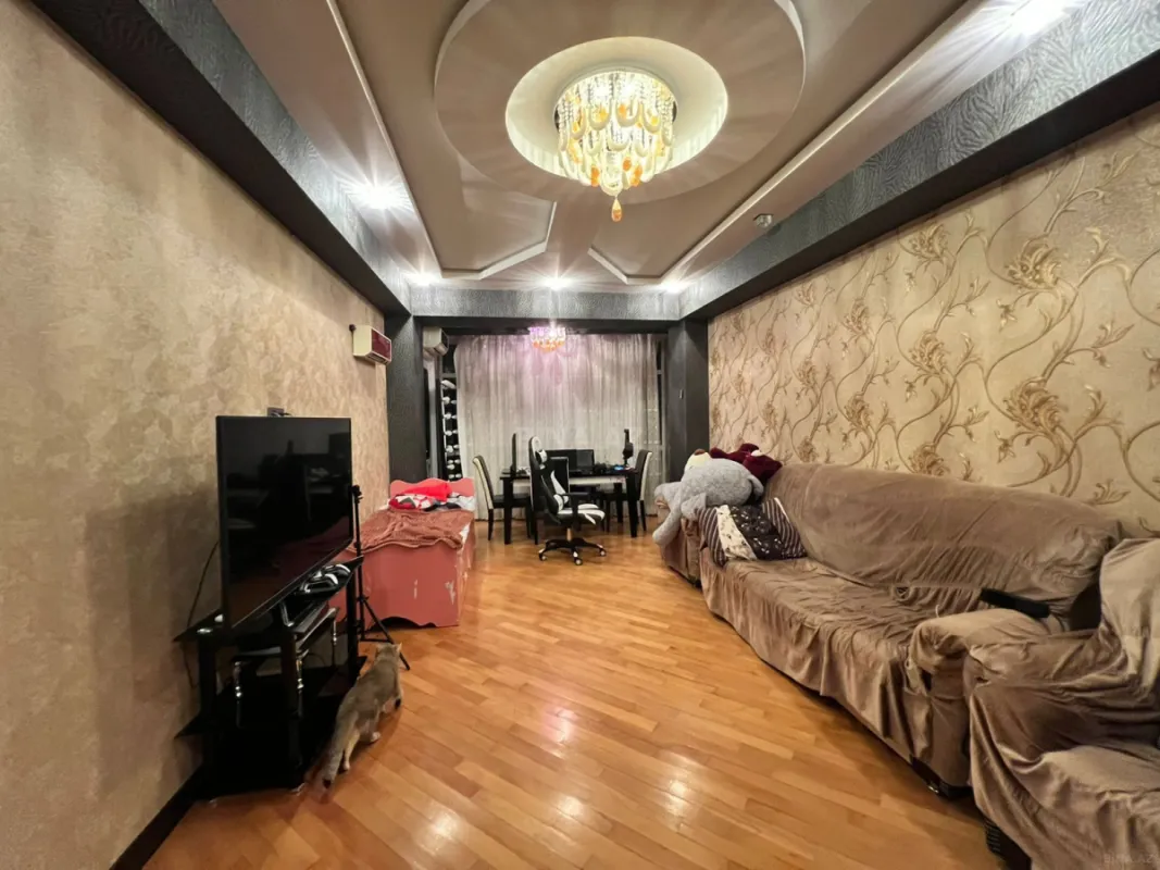 Satılır 2 otaqlı mənzil 101 m²