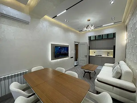 Kirayə verilir 2 otaqlı mənzil 65 m²