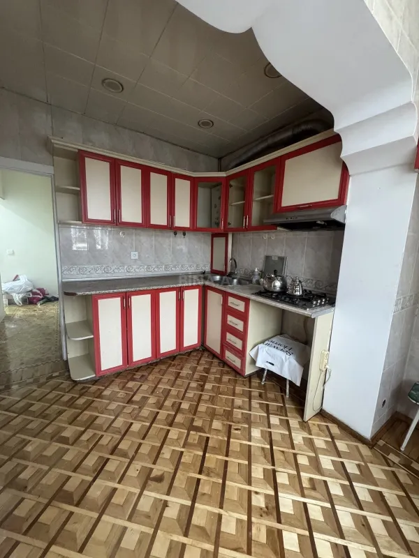Satılır 4 otaqlı mənzil 100 m²
