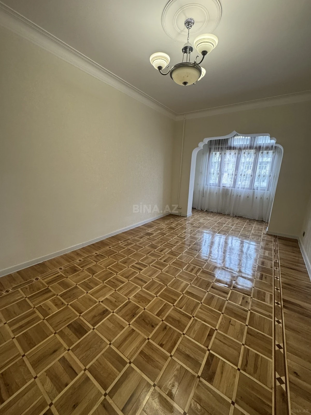 Satılır 4 otaqlı mənzil 100 m²