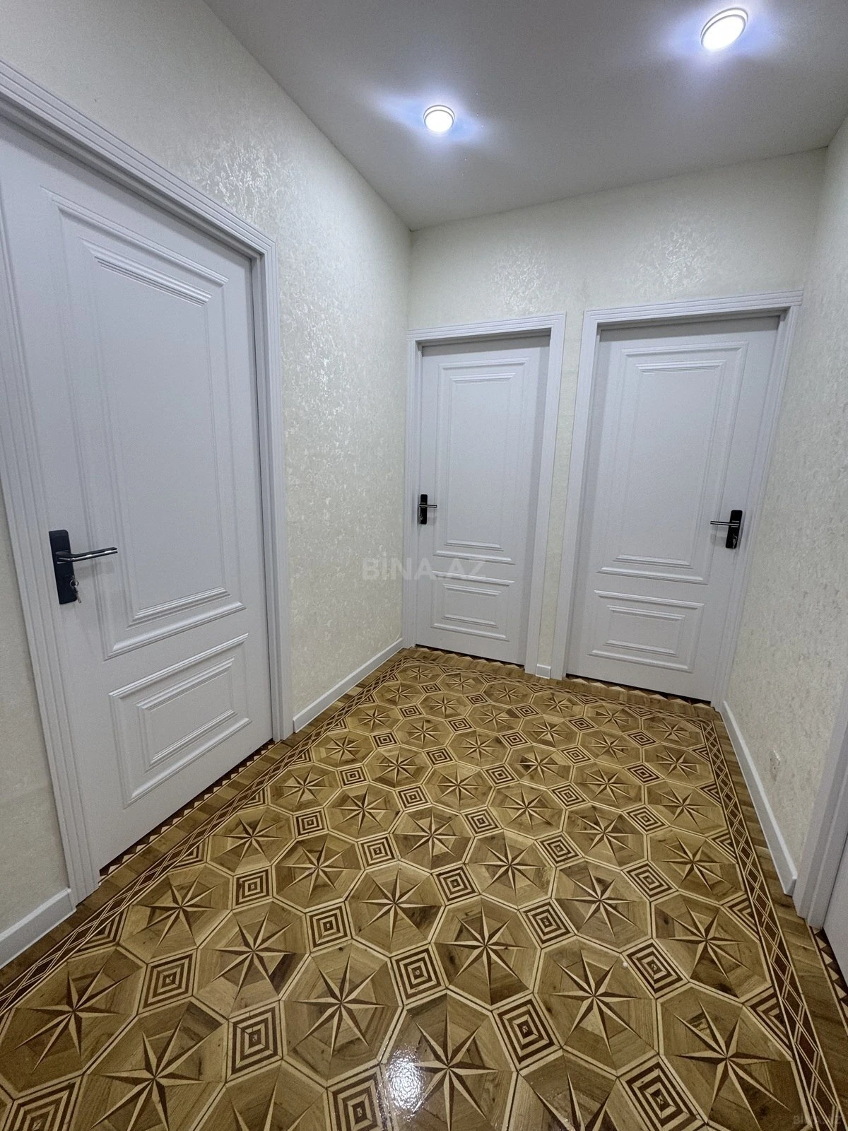 Satılır 4 otaqlı mənzil 100 m²