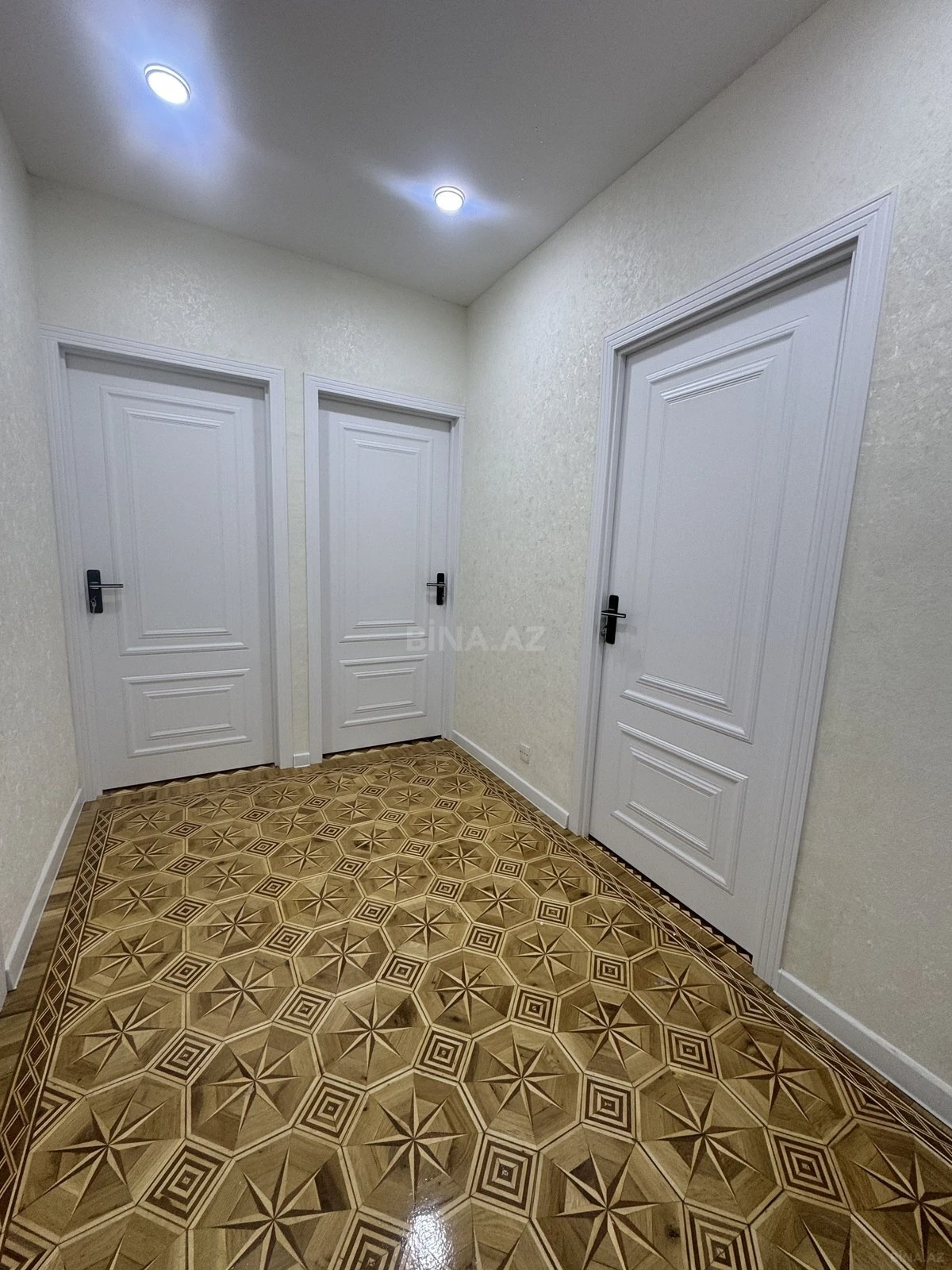 Satılır 4 otaqlı mənzil 100 m²