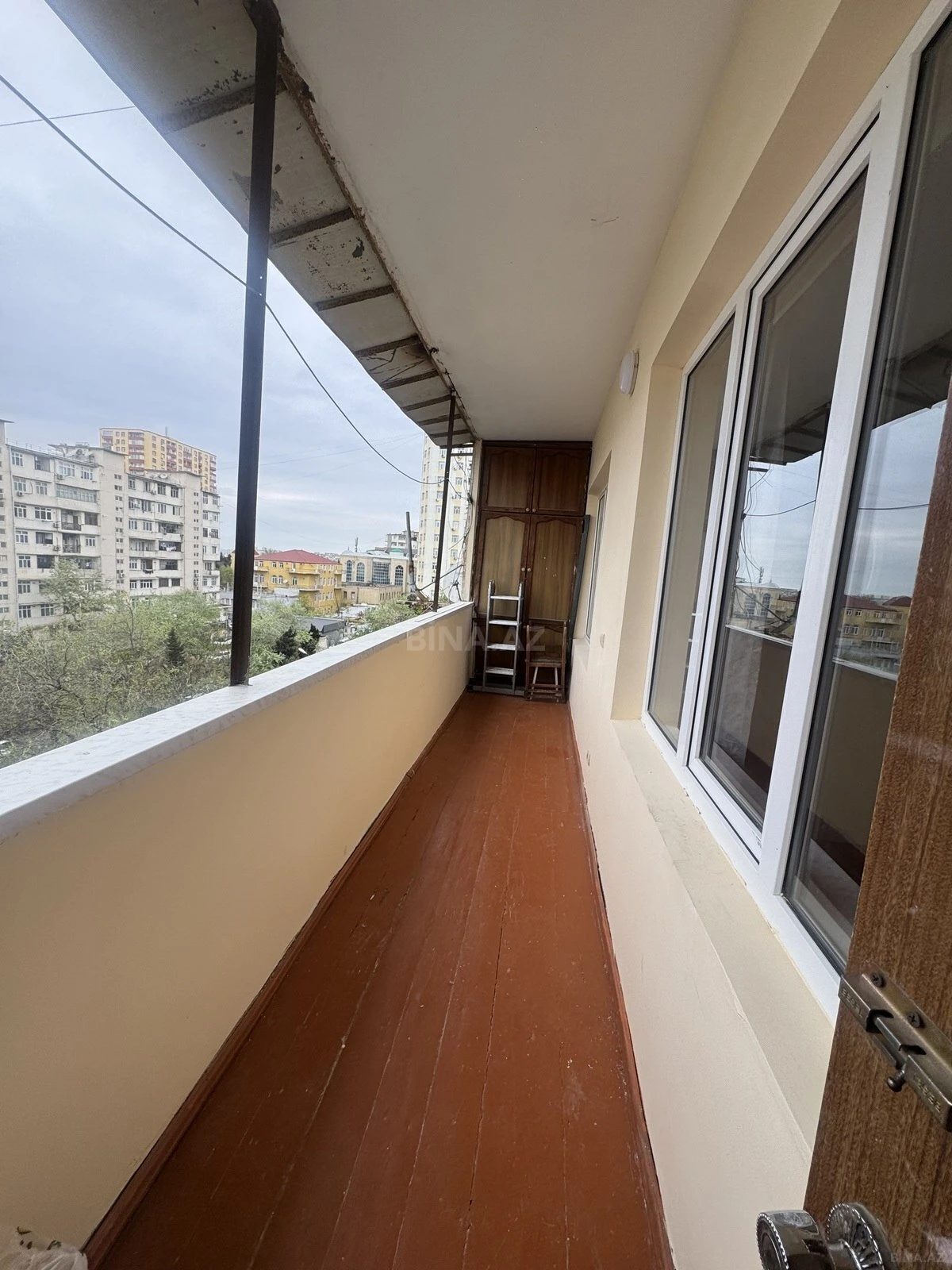 Satılır 4 otaqlı mənzil 100 m²