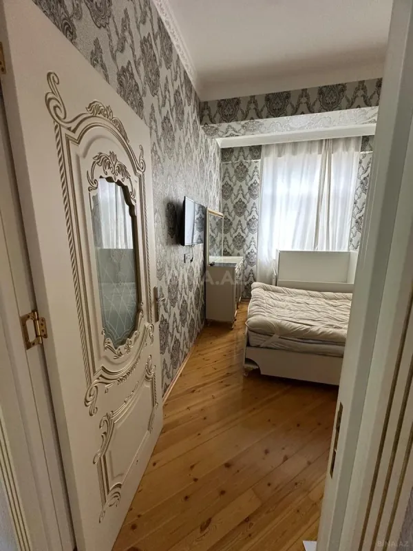 Kirayə verilir 2 otaqlı mənzil 70 m²