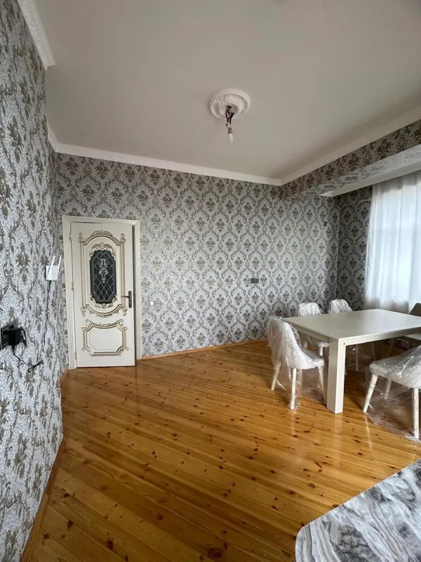 Kirayə verilir 2 otaqlı mənzil 70 m²