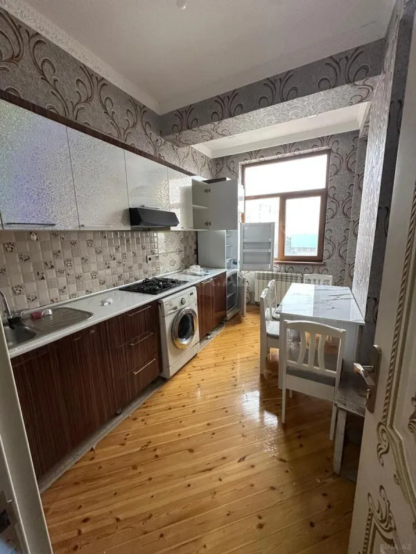Kirayə verilir 2 otaqlı mənzil 70 m²