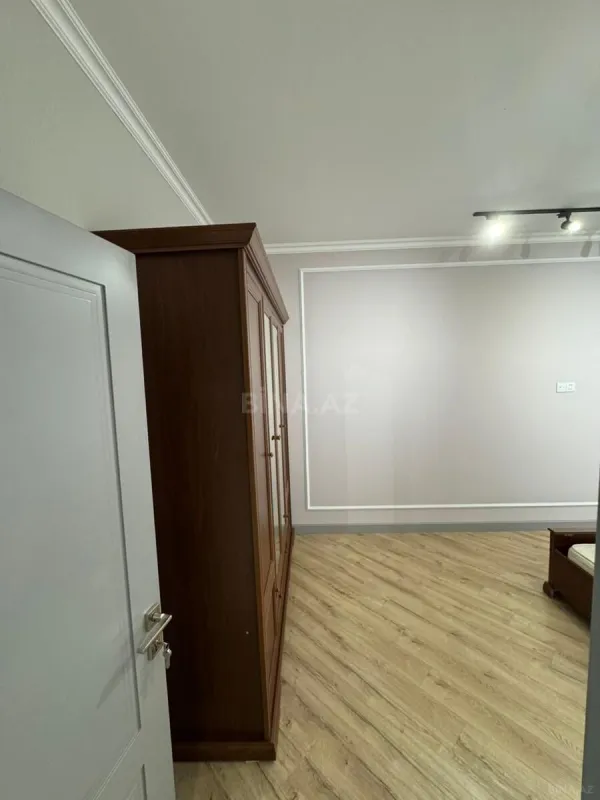 Kirayə verilir 2 otaqlı mənzil 90 m²