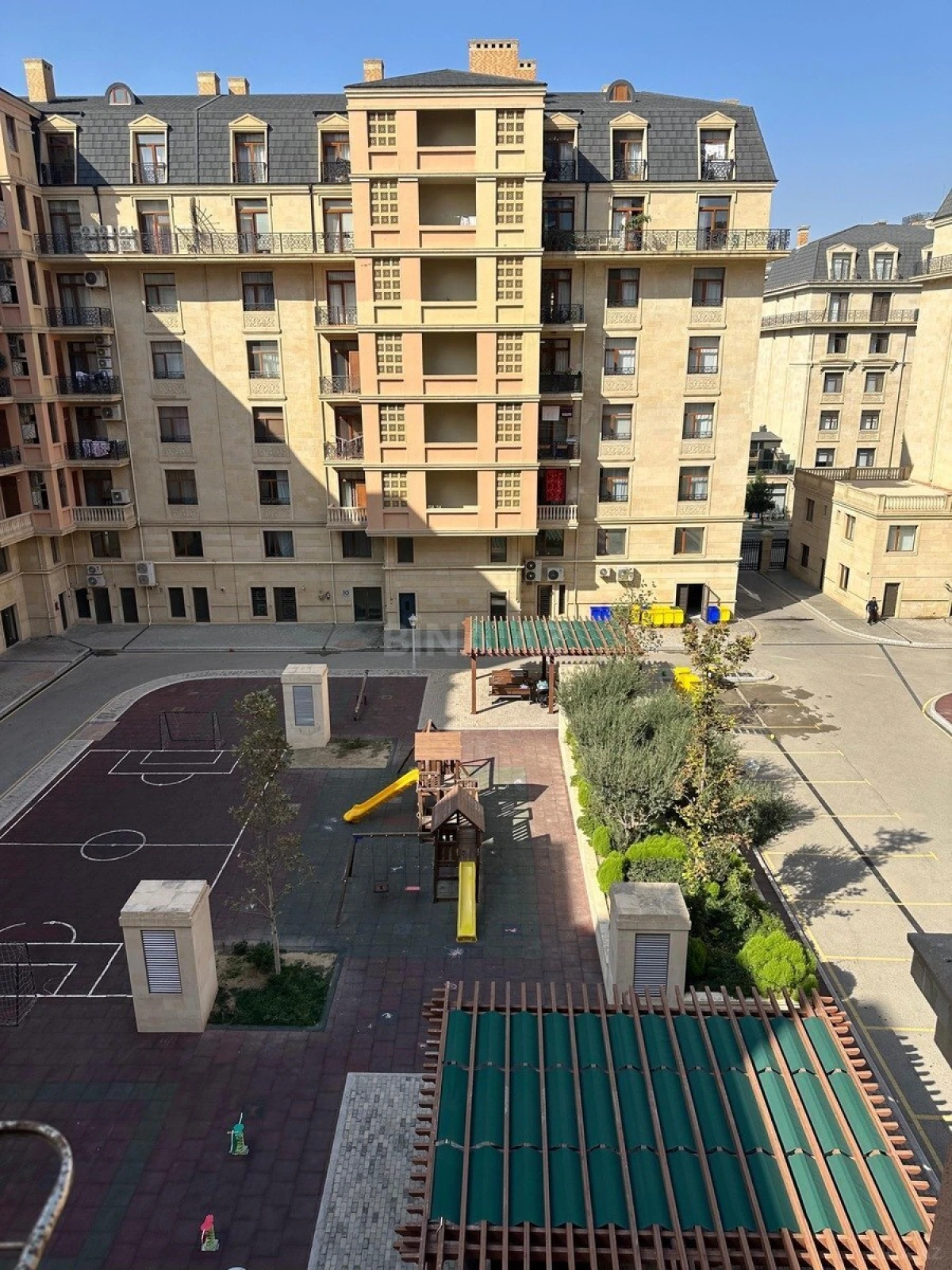 Kirayə verilir 4 otaqlı mənzil 134 m²