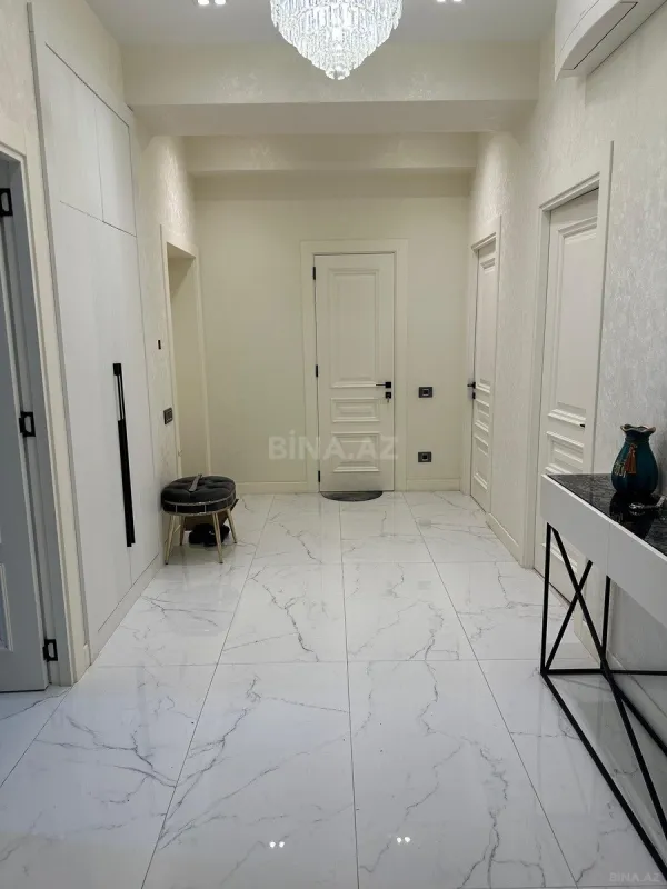 Kirayə verilir 4 otaqlı mənzil 134 m²