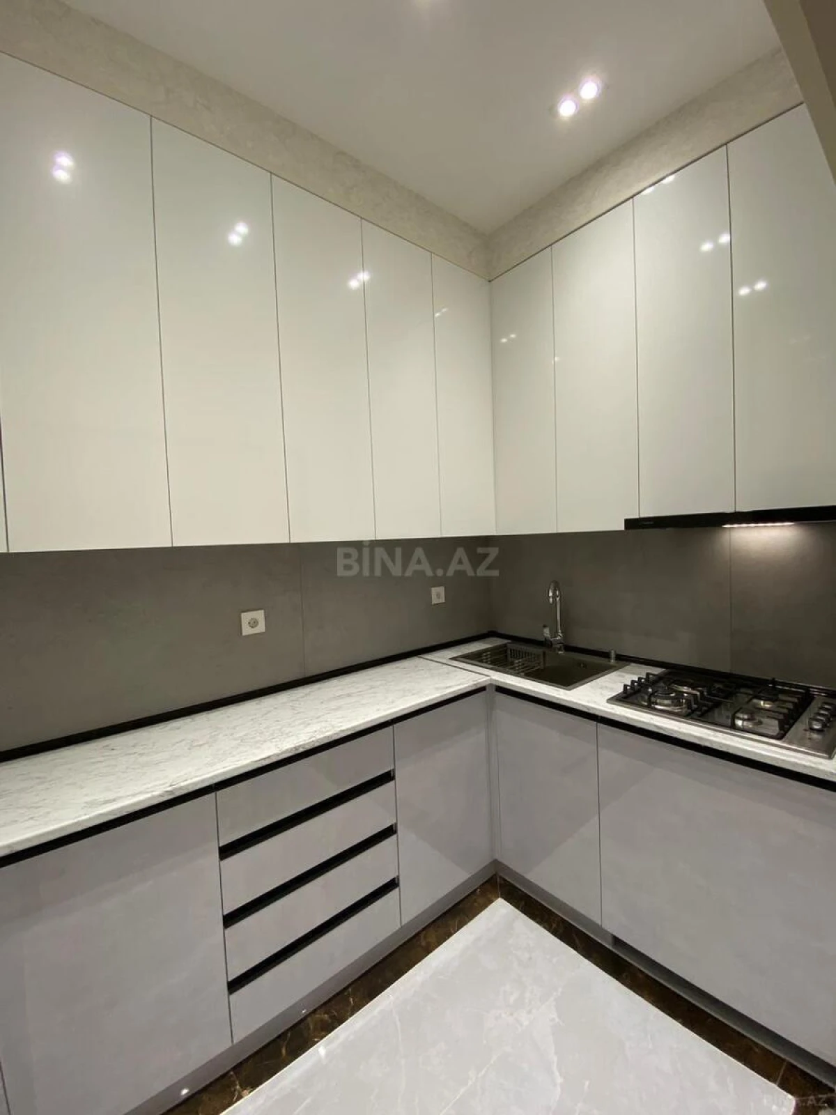 Satılır 2 otaqlı mənzil 68 m²