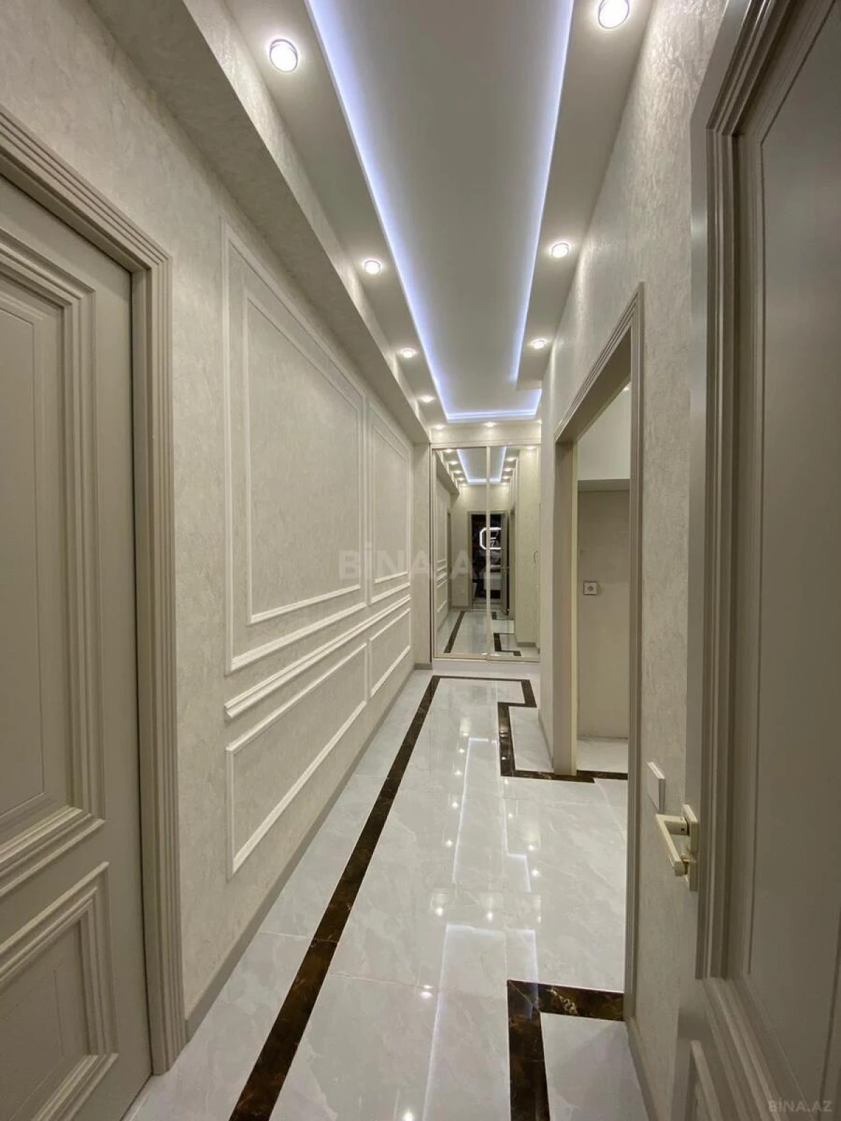 Satılır 2 otaqlı mənzil 68 m²