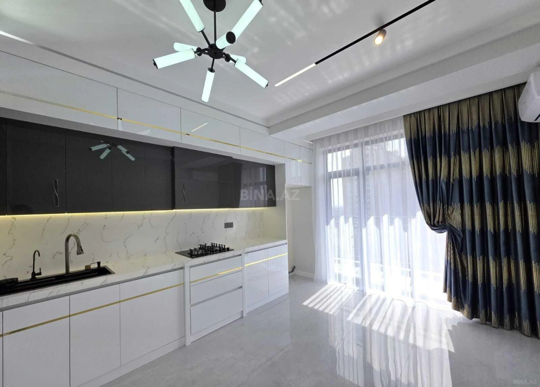 Kirayə verilir 4 otaqlı mənzil 175 m²