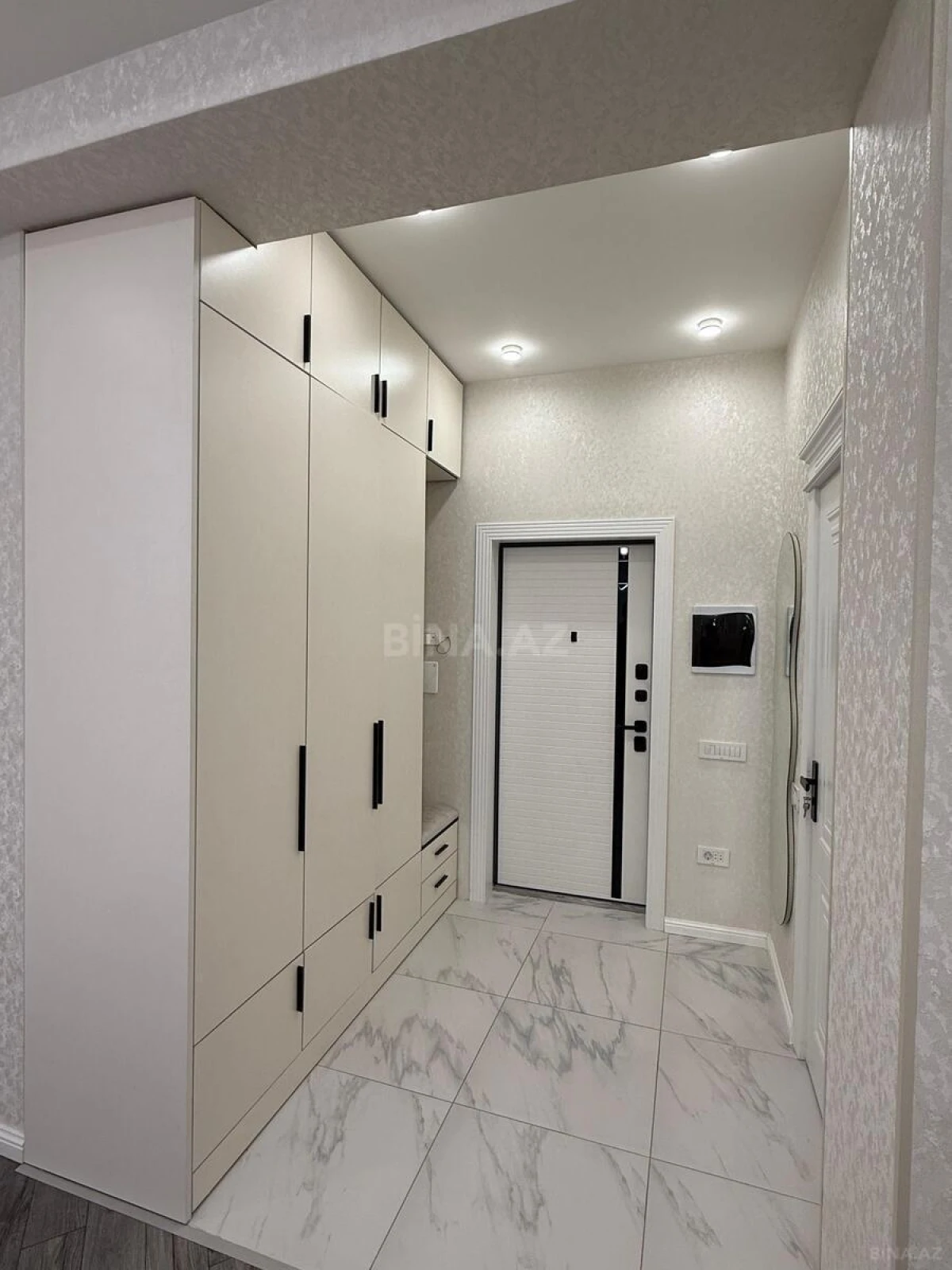 Satılır 2 otaqlı mənzil 69 m²