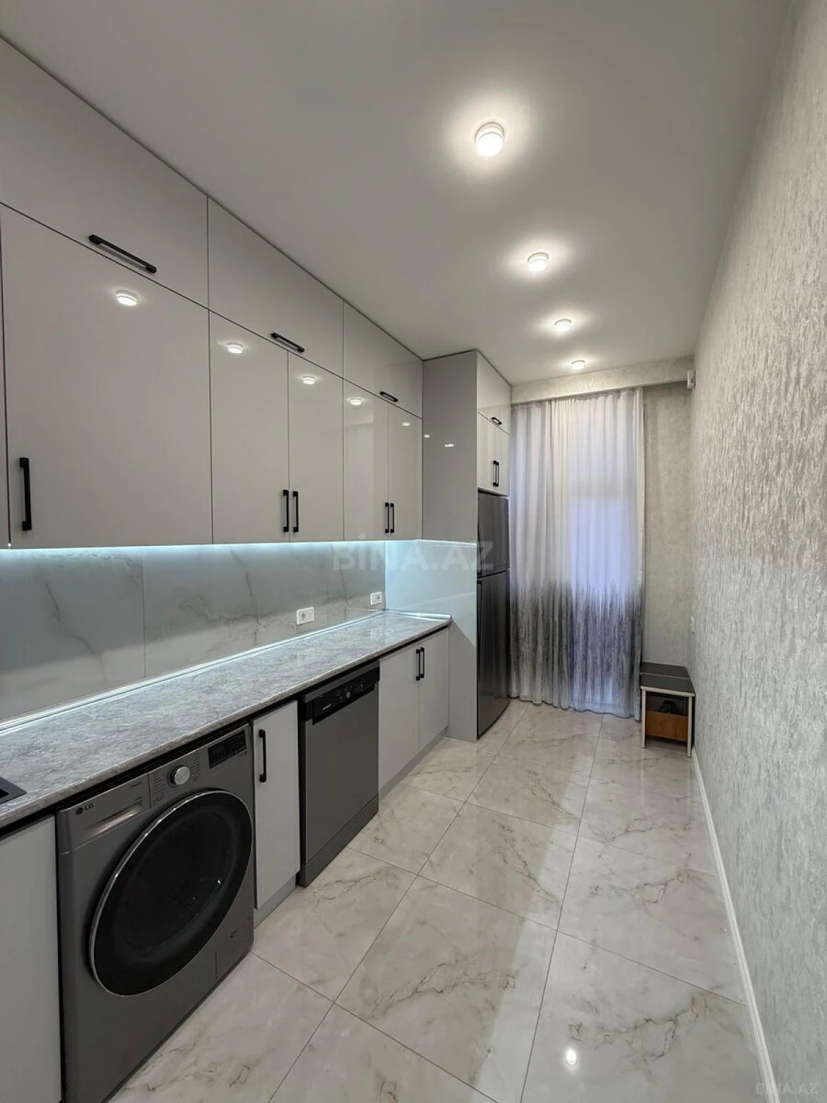 Satılır 2 otaqlı mənzil 69 m²