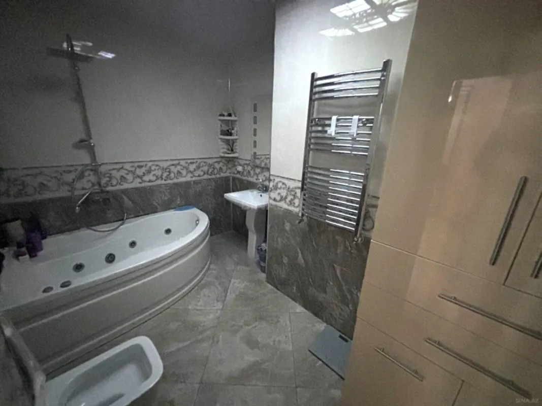 Satılır 3 otaqlı mənzil 110 m²