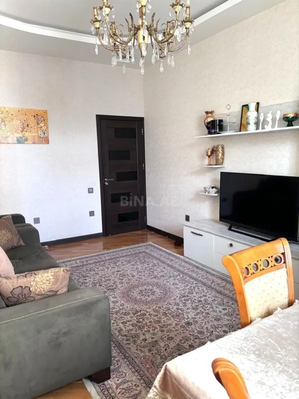 Satılır 3 otaqlı mənzil 110 m²