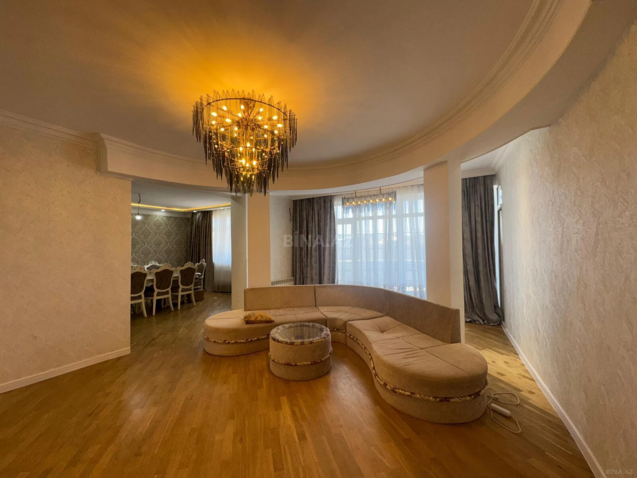 Satılır 4 otaqlı mənzil 210 m²