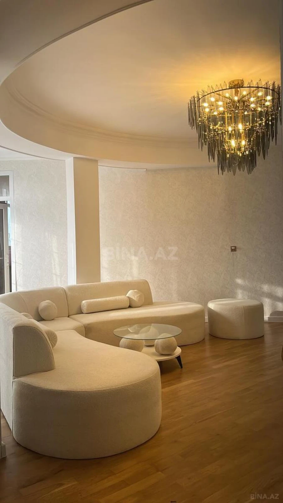 Satılır 4 otaqlı mənzil 210 m²