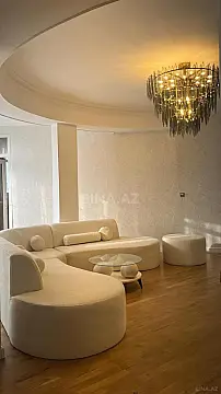 Satılır 4 otaqlı mənzil 210 m²
