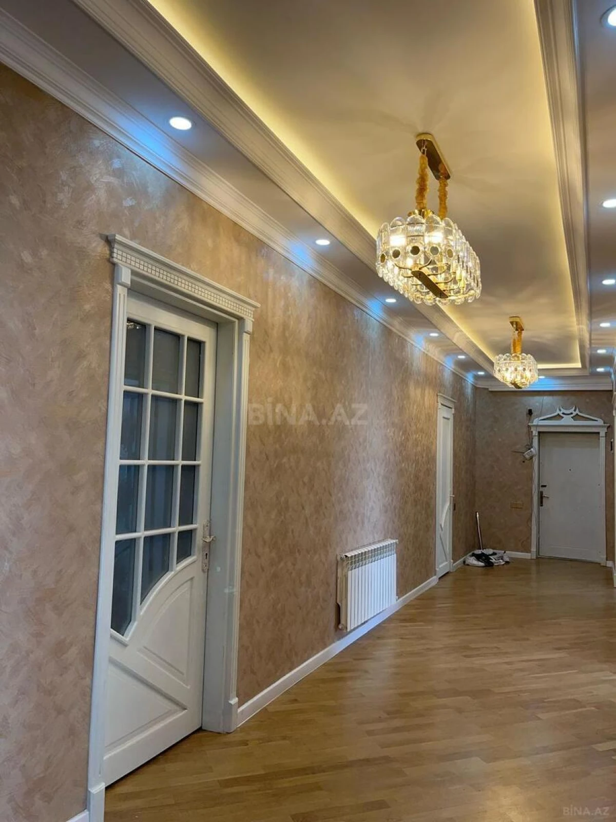 Satılır 4 otaqlı mənzil 210 m²