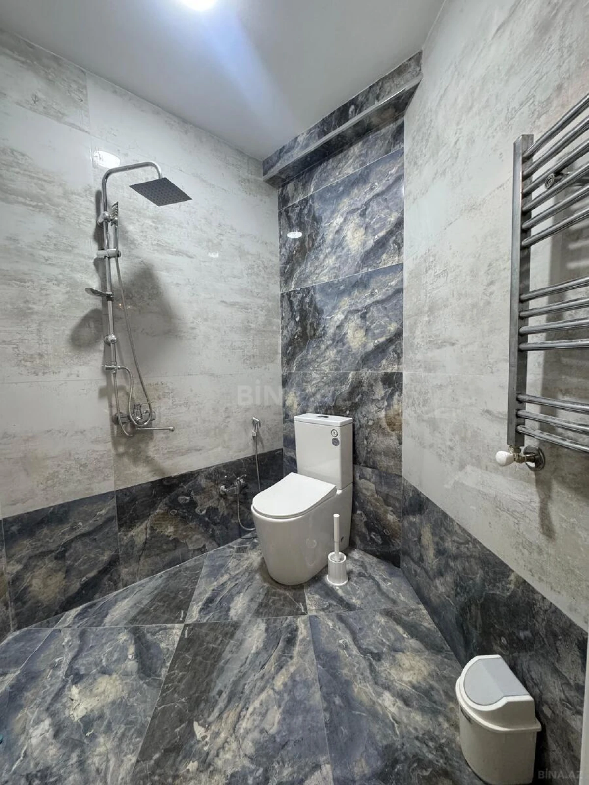 Satılır 4 otaqlı mənzil 210 m²