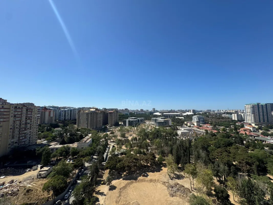 Satılır 4 otaqlı mənzil 210 m²