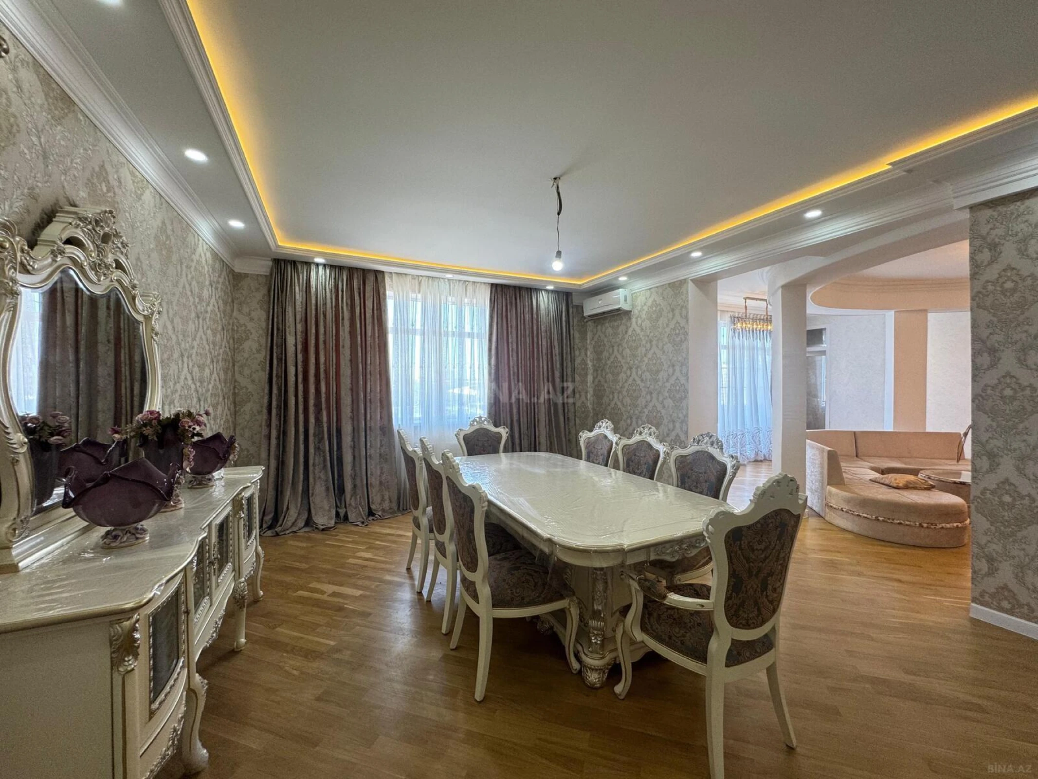 Satılır 4 otaqlı mənzil 210 m²