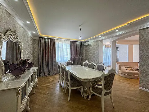 Satılır 4 otaqlı mənzil 210 m²
