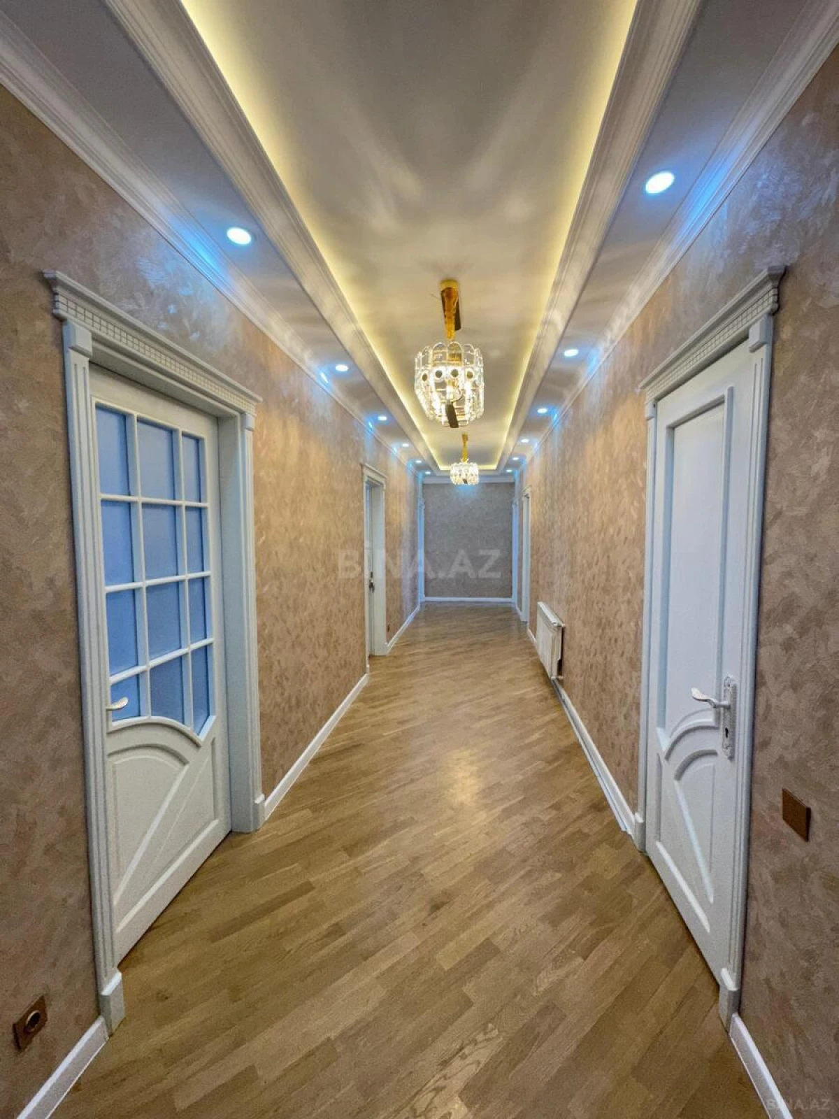 Satılır 4 otaqlı mənzil 210 m²