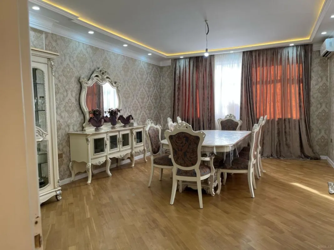 Satılır 4 otaqlı mənzil 210 m²