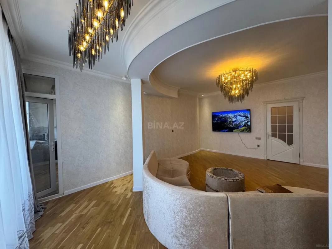 Satılır 4 otaqlı mənzil 210 m²