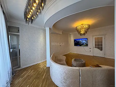 Satılır 4 otaqlı mənzil 210 m²
