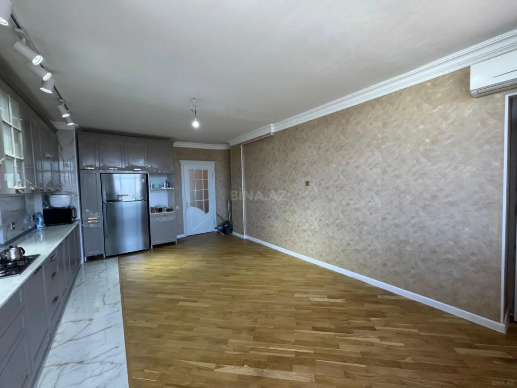 Satılır 4 otaqlı mənzil 210 m²