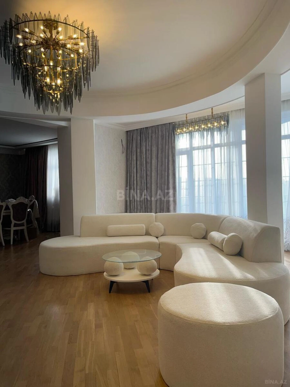 Satılır 4 otaqlı mənzil 210 m²