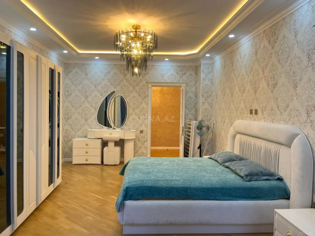 Satılır 4 otaqlı mənzil 210 m²