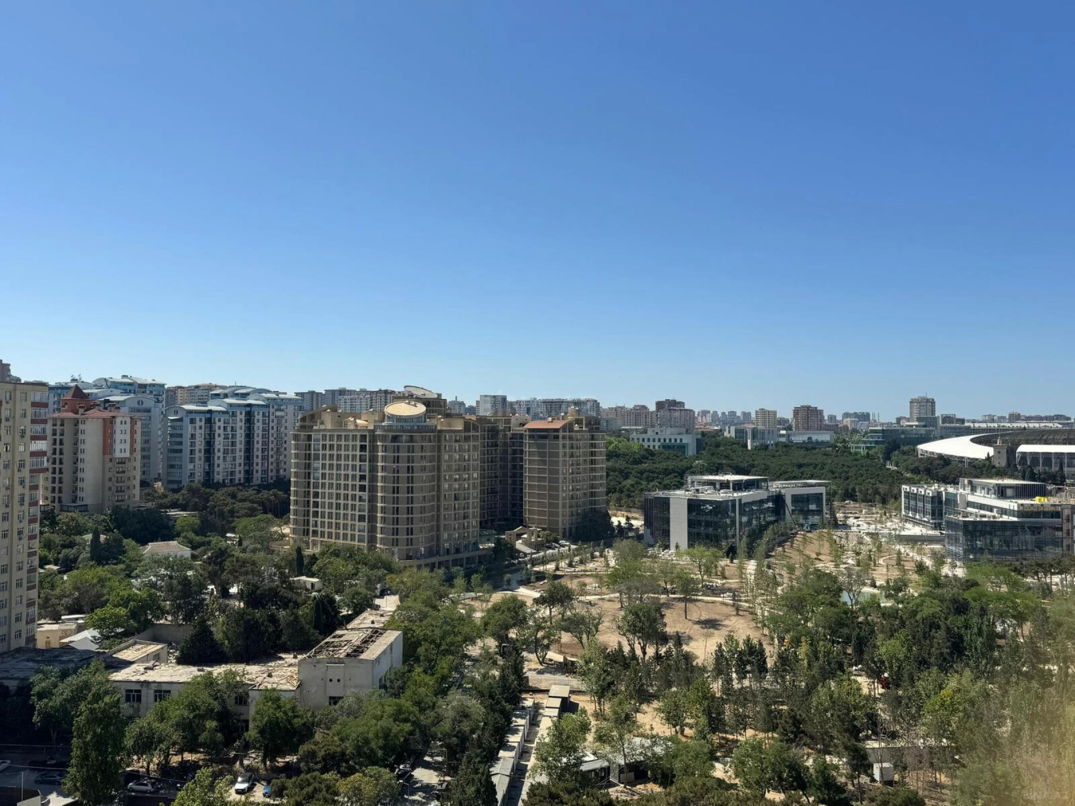 Satılır 4 otaqlı mənzil 210 m²