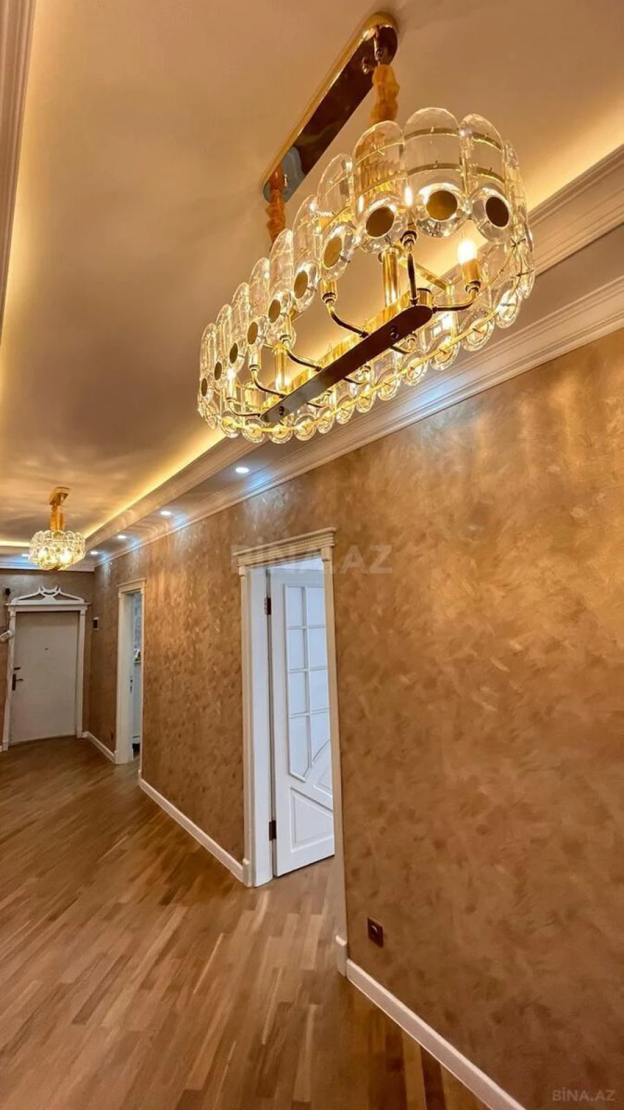 Satılır 4 otaqlı mənzil 210 m²
