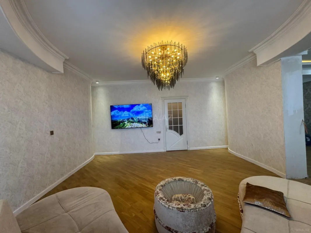 Satılır 4 otaqlı mənzil 210 m²