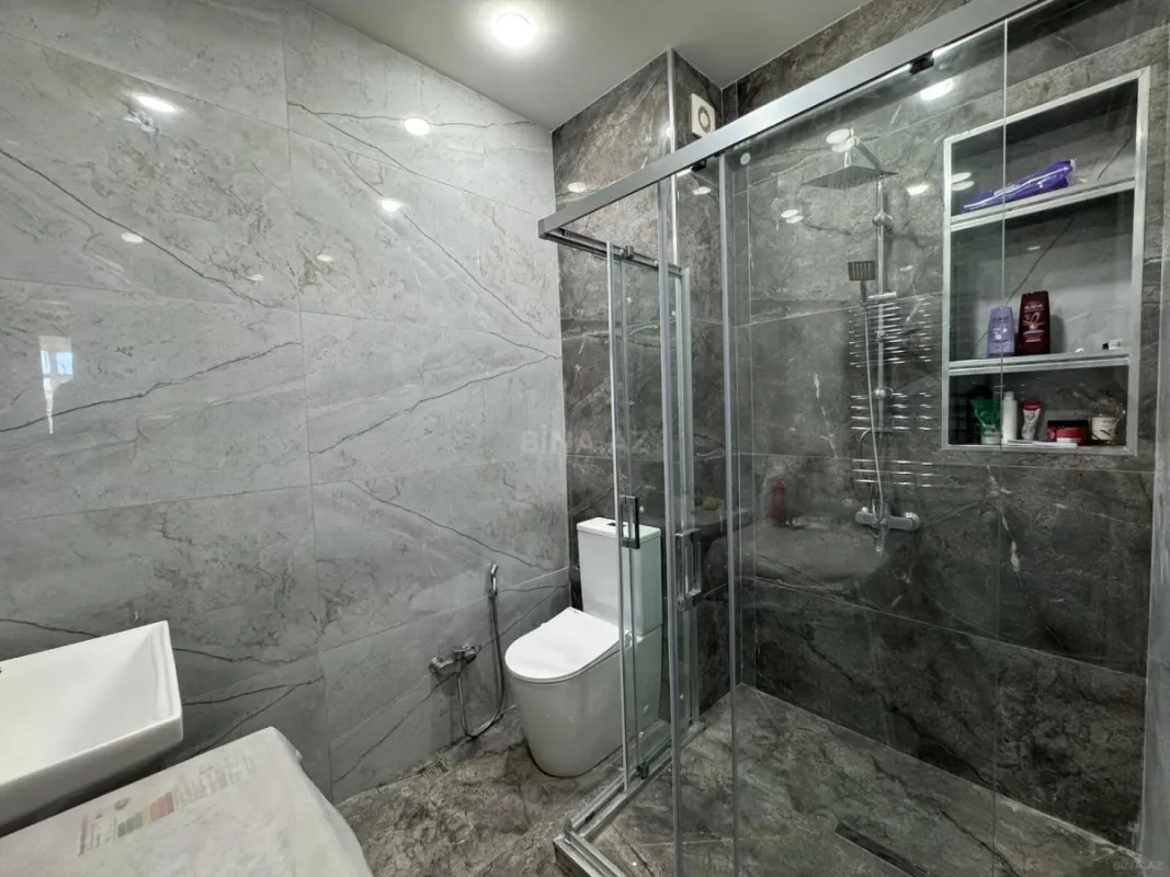 Satılır 4 otaqlı mənzil 210 m²