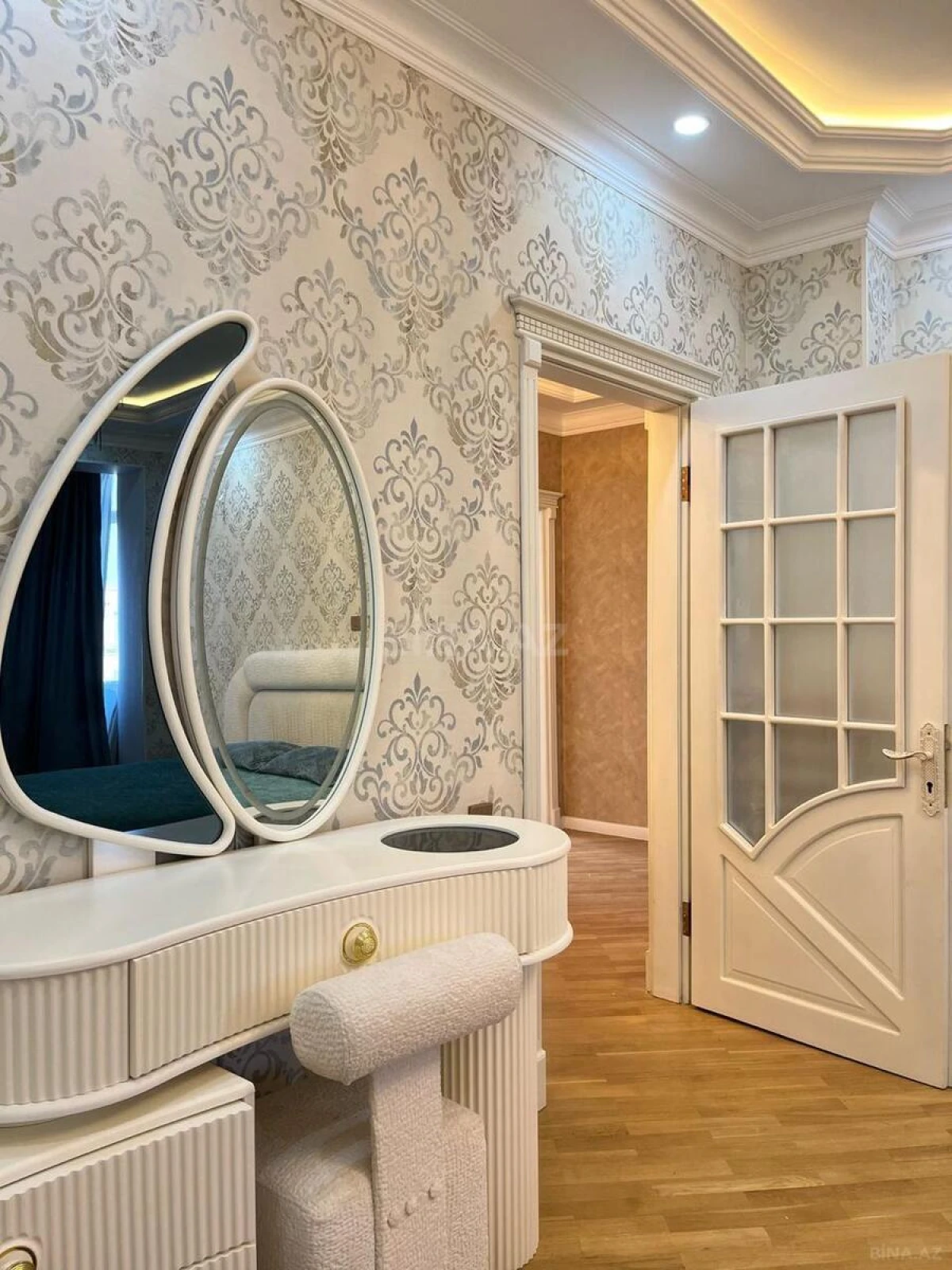 Satılır 4 otaqlı mənzil 210 m²