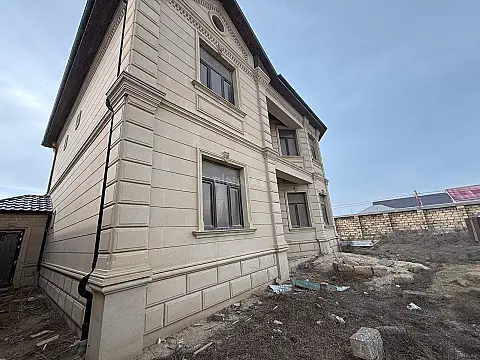 Satılır 6 otaqlı həyət evi 240 m²