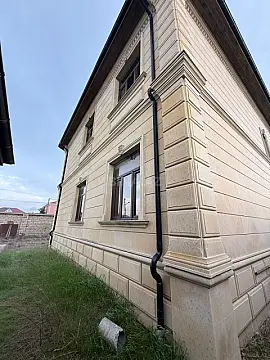 Satılır 6 otaqlı həyət evi 240 m²