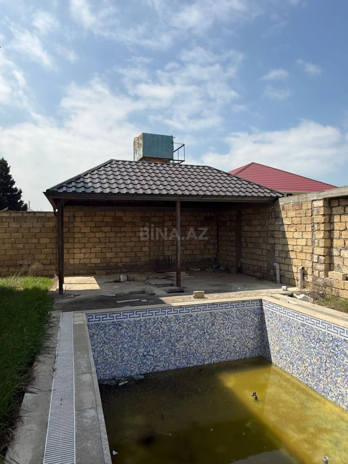 Satılır 6 otaqlı həyət evi 240 m²