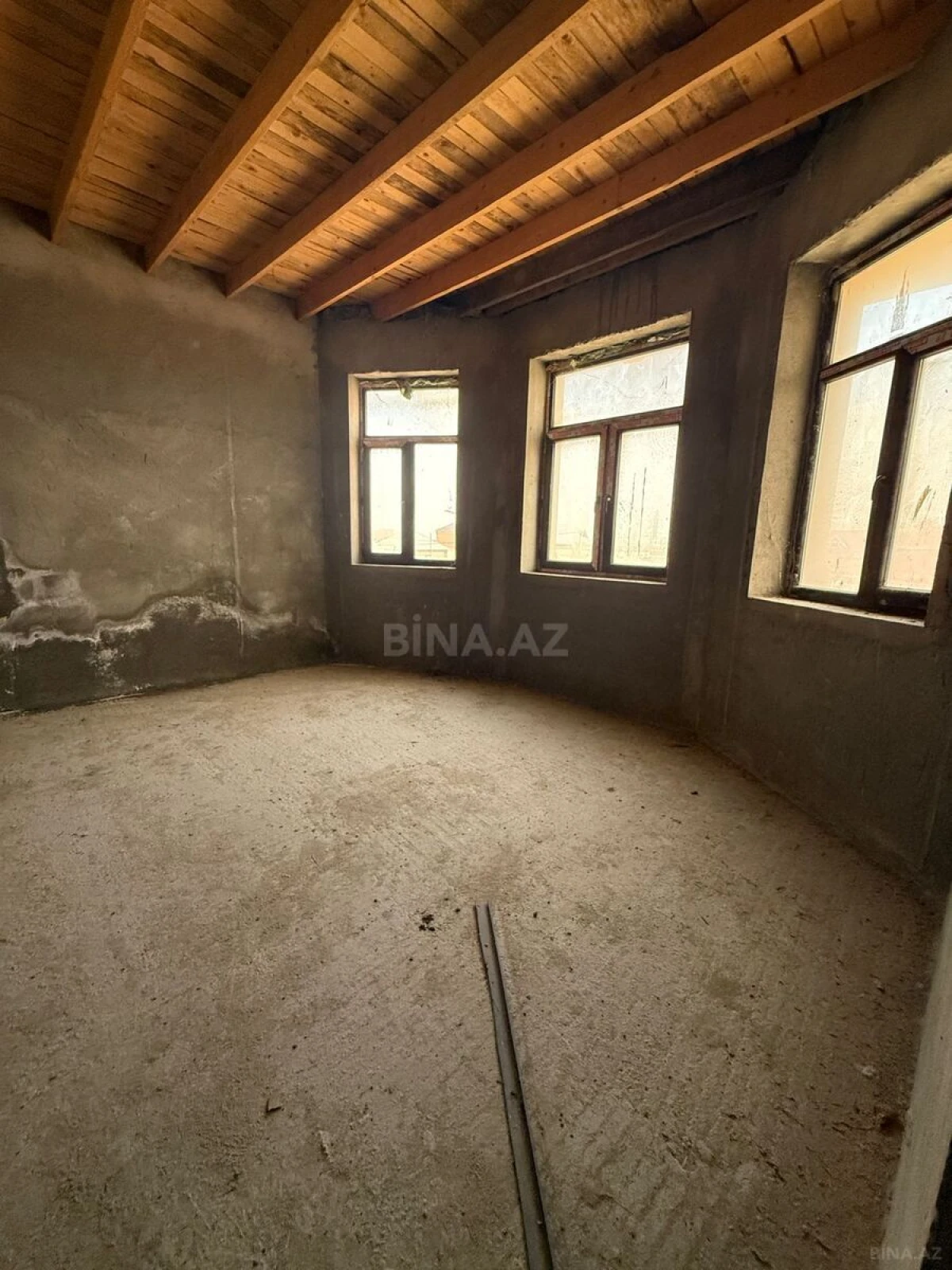 Satılır 6 otaqlı həyət evi 240 m²